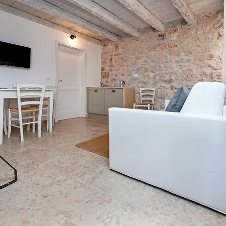 Apartment Casa Roccia Bianca *