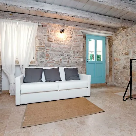 Casa Roccia Bianca *