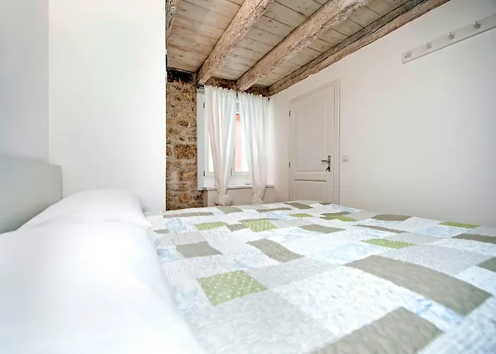 Casa Roccia Bianca * Ρόβινι